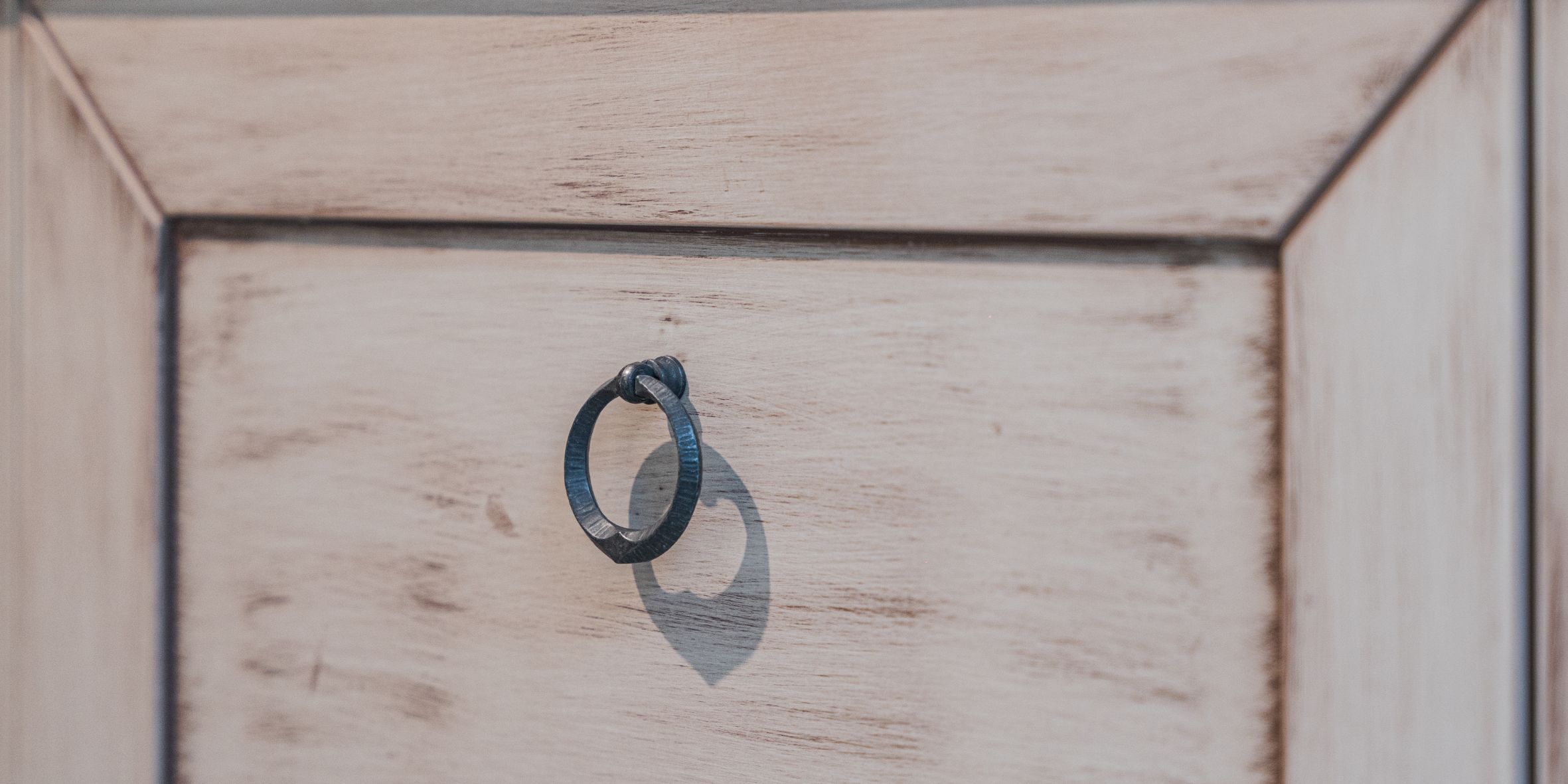 Úchytka T10 – úchytka zo zinkovej zliatiny s čiernou matnou povrchovou úpravou