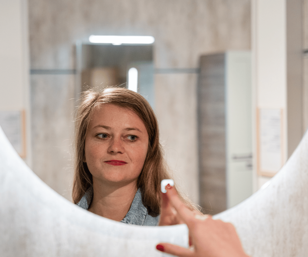 Ovládanie svetla na zrkadle LUNEO