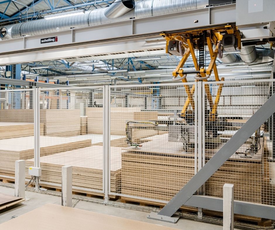 Automatický nakladač plošného materiálu